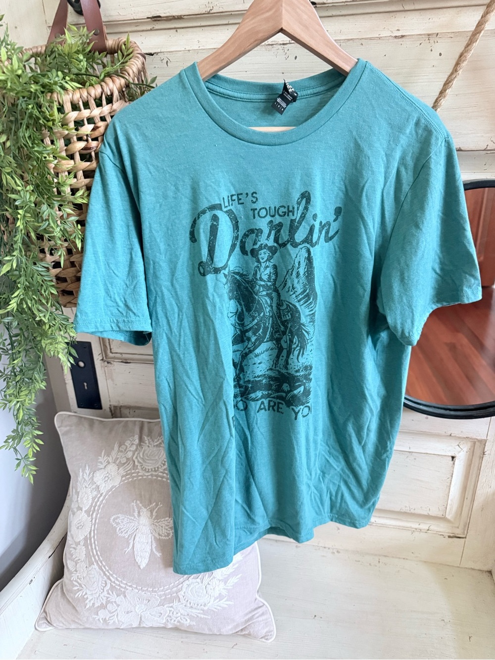 Darlin' Graphic Tee